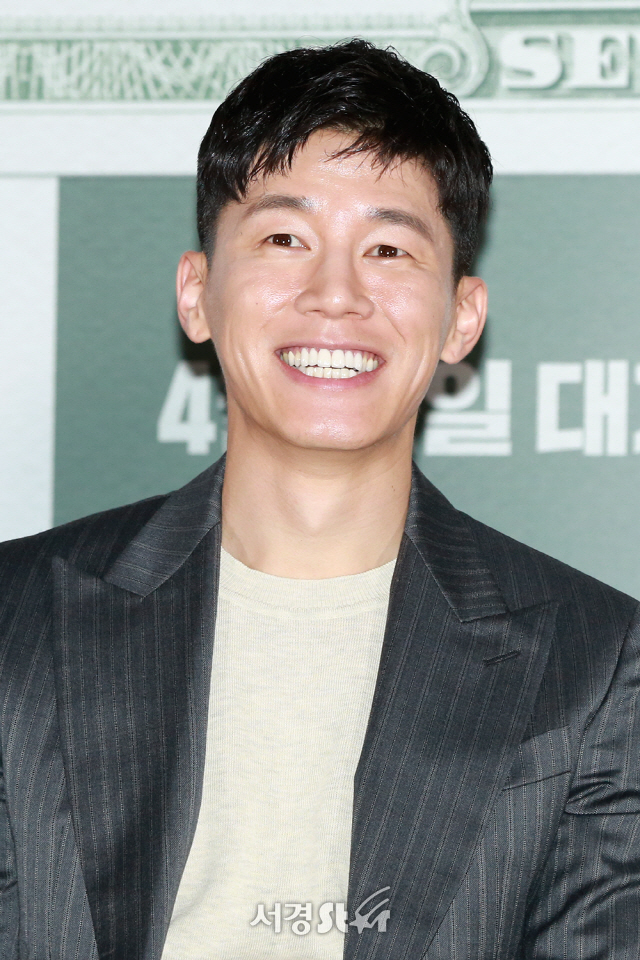 배우 김무열이 3일 오후 서울 용산구 CGV 용산아이파크몰에서 열린 영화 ‘머니백’ 언론시사회에 참석하고 있다.