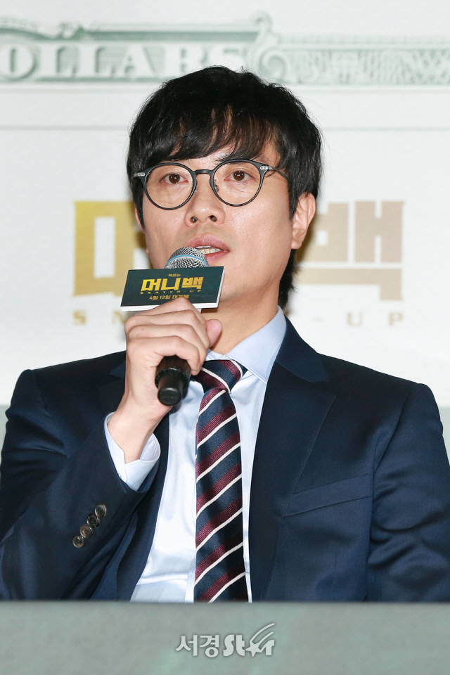 배우 박희순이 3일 오후 서울 용산구 CGV 용산아이파크몰에서 열린 영화 ‘머니백’ 언론시사회에 참석하고 있다.