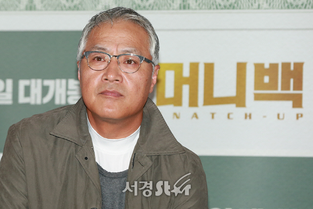 배우 이경영이 3일 오후 서울 용산구 CGV 용산아이파크몰에서 열린 영화 ‘머니백’ 언론시사회에 참석하고 있다.