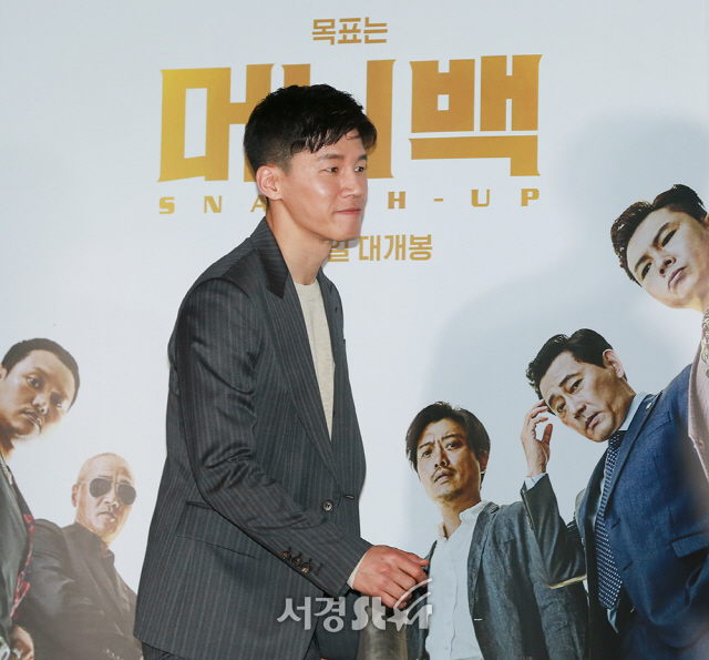 배우 김무열이 3일 오후 서울 용산구 CGV 용산아이파크몰에서 열린 영화 ‘머니백’ 언론시사회에 참석하고 있다.