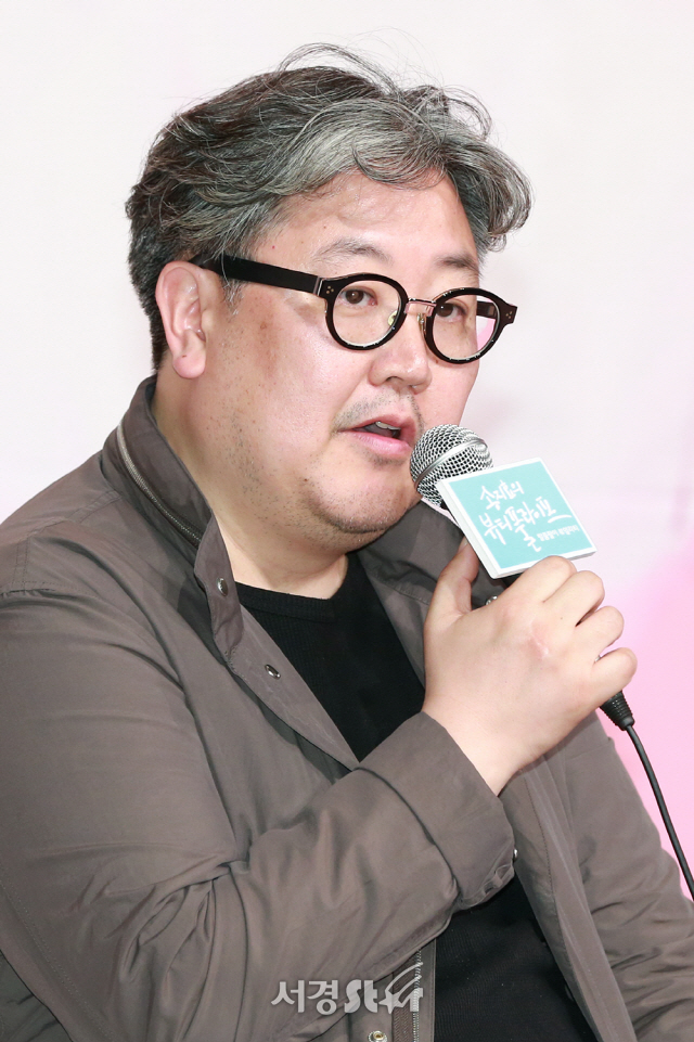 이용구 PD가 3일 오후 서울 영등포구 타임스퀘어 아모리스홀에서 열린 온스타일·올리브 ‘송지효의 뷰티풀라이프’ 제작발표회에 참석해 인사말을 하고 있다.