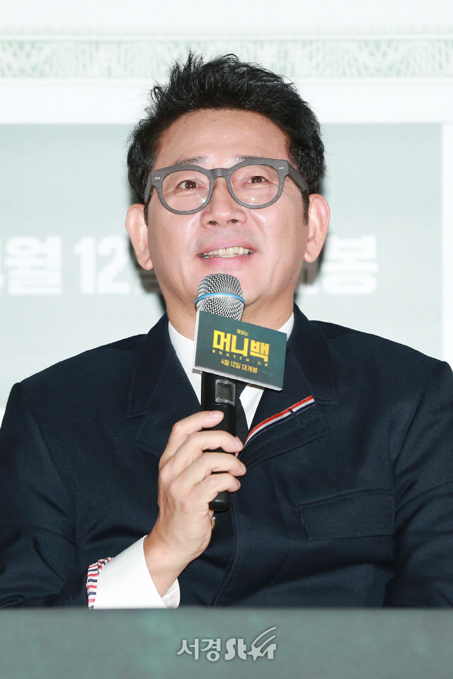 배우 전광렬이 3일 오후 서울 용산구 CGV 용산아이파크몰에서 열린 영화 ‘머니백’ 언론시사회에 참석하고 있다.