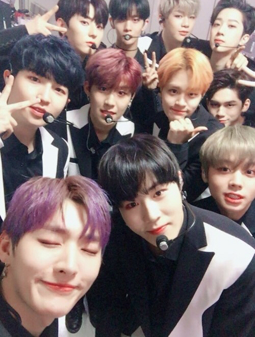 [SE★PIC] 워너원 ‘더쇼’ 1위..“소중한 우리 워너블” 감사 인사