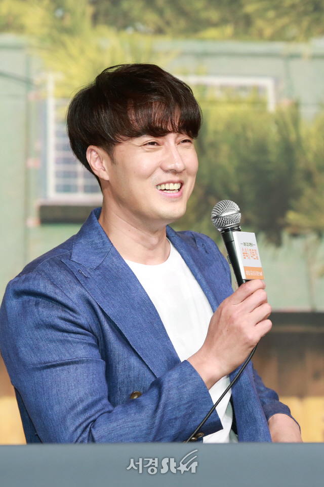 배우 소지섭이 4일 오후 서울 영등포구 타임스퀘어 아모리스홀에서 열린 tvN ‘숲속의 작은 집’ 제작발표회에 참석하고 있다.