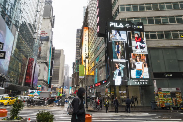 미국 뉴욕 타임스퀘어에 걸린 휠라 옥외광고./사진제공=휠라코리아