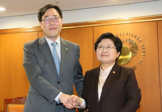 정현백 장관, 금감원장에 금융계 성차별 실태조사 요청