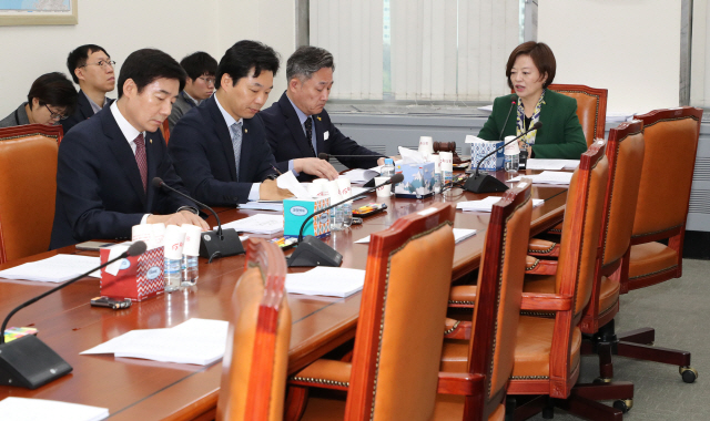 5일 오전 국회에서 열린 행정안전위원회 안전 및 국민투표법 전부개정법률안 등 선거법심사소위원회가 자유한국당 의원들의 불참으로 파행되고 있다./연합뉴스