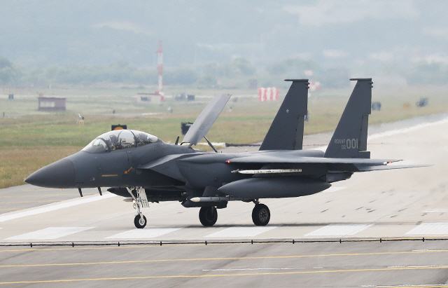 우리 공군의 주력 전투기인 F-15K 전투기가 5일 경북 칠곡군에 추락했다./연합뉴스