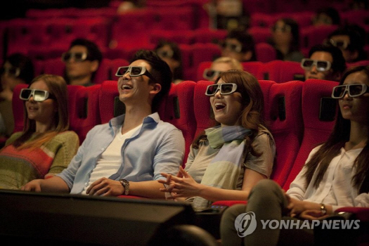 국내 최대 멀티플렉스인 CJ CGV가 오는 11일부터 영화 관람료를 기존 가격 대비 1,000 원 인상한다./CJ CGV 제공=연합뉴스