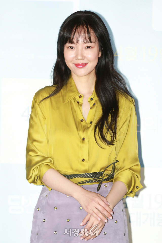 배우 임수정이 6일 오후 서울 용산구 CGV 용산아이파크몰에서 열린 영화 ‘당신의 부탁’ 언론시사회에 참석해 포토타임을 갖고 있다.