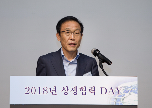 6일 서울 서초구 더케이호텔에서 열린 2018 삼성전자 상생협력데이 행사에서 김기남 삼성전자 사장이 인사말을 하고 있다./연합뉴스