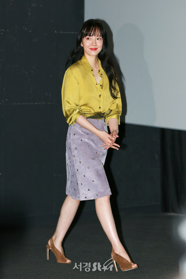 배우 임수정이 6일 오후 서울 용산구 CGV 용산아이파크몰에서 열린 영화 ‘당신의 부탁’ 언론시사회에 참석하고 있다.