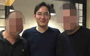 토론토 한 식당가를 방문한 이재용 회장/제공=연합뉴스