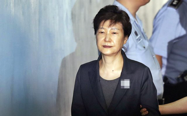 국정농단 1심 재판에서 징역 24년을 선고받은 박근혜 전 대통령. /연합뉴스