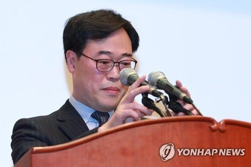 靑 “김기식 금감원장, 임명철회 전혀 고려한 바 없다”