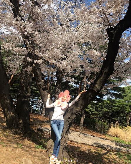 장윤주, 봄맞이 ‘벚꽃 요정으로 변신 “꽃길만 걸으셔요”