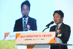 6일 오후 제주 서귀포시 국제컨벤션센터(ICC)에서 세계한인무역협회(월드옥타·회장 박기출)와 국가기간뉴스통신사 연합뉴스(사장 조성부), 제주도(도지사 원희룡) 공동 개최로 열린 ‘제20차 세계대표자대회 개회식’에서 원희룡 지사가 환영사를 하고 있다./연합뉴스