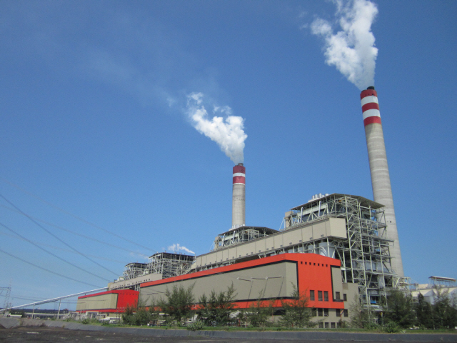 중부발전이 인도네시아 제파라에서 운영하고 있는 탄중자티 화력발전소 전경사진
