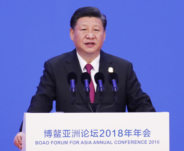 시진핑 중국 국가주석이 10일 중국 하이난 섬에서 열린 보아오 포럼 개막식에서 기조연설을 하고 있다. /하이난=AFP연합뉴스