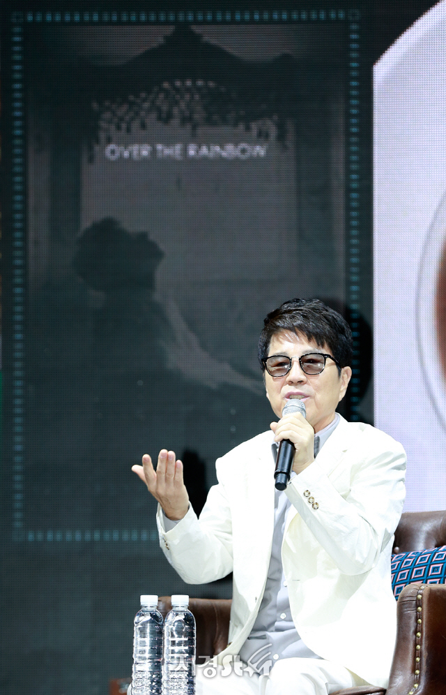 가수 조용필이 11일 오후 서울 용산구 블루스퀘어 아이마켓홀에서 열린 데뷔 50주년 기념 기자 간담회에 참석하고 있다./사진=조은정 기자