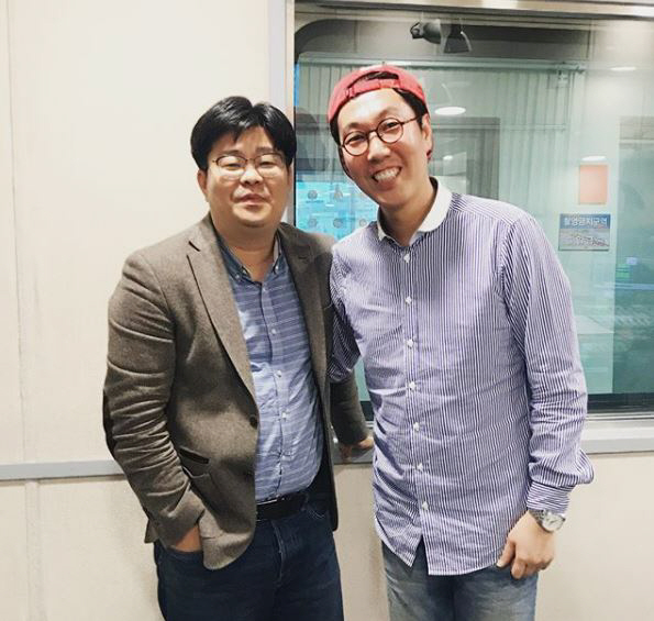 ‘김영철의 파워FM’ 김영철, 정재승 교수와 인증샷 “완전 재밌어요”