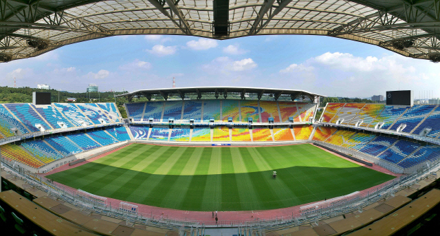[건축과 도시] 수원월드컵경기장, 날개처럼 펼쳐진 지붕…'한국축구 비상' 염원하다
