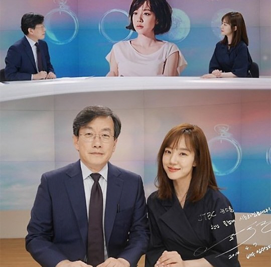 임수정 손석희 다정 인증샷! “생방송 출연 정말 긴장 많이 했다” 그 와중에 빛나는 ‘최강 동안’ 미모