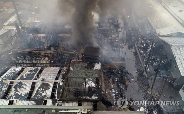 인천 화재 화학공장 관계자 “폐유 용기 옮기는 순간 불 확 붙었다”