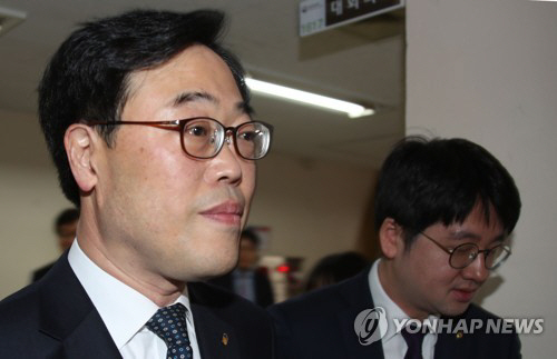 한국당 “‘김기식 일병 구하기’ 납득 안돼” 즉각 사퇴하고 검찰 조사 받아야