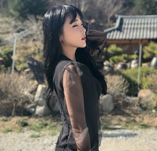 ‘전참시’ 홍진영, ‘내가 아는 홍진영 맞아?’ 차분·우아한 사진에 네티즌들 어리둥절