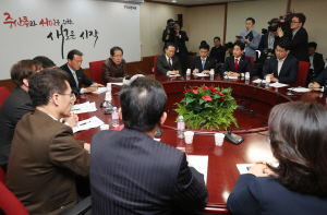 홍준표 자유한국당 대표가 16일 오전 서울 여의도 당사에서 열린 6.13 지방선거 정치공작 진상조사위원회 전체회의에서 발언하고 있다./연합뉴스