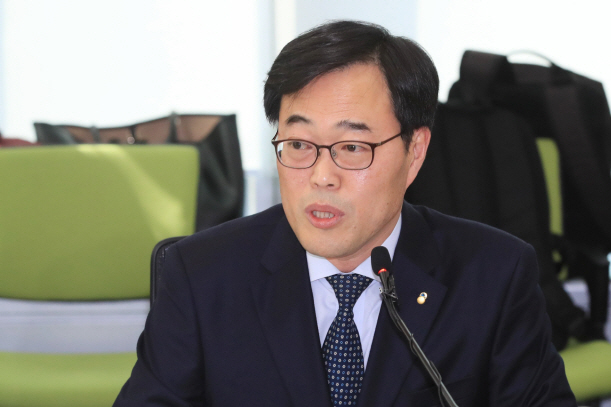 김기식 '선거법 위반 판단 납득 어려워…정치적으로는 수용'