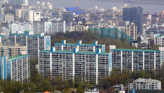 KB금융지주 경영연구소의 보고서에 따르면 주택매매가격 상승세가 3월을 정점으로 다시 둔화될 것으로 보인다./연합뉴스