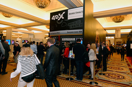 지난해 미국 라스베이거스에서 열린 시네마콘에서 CJ CGV가 4DX 전시 부스를 선보이고 있다. /사진제공=CJ CGV