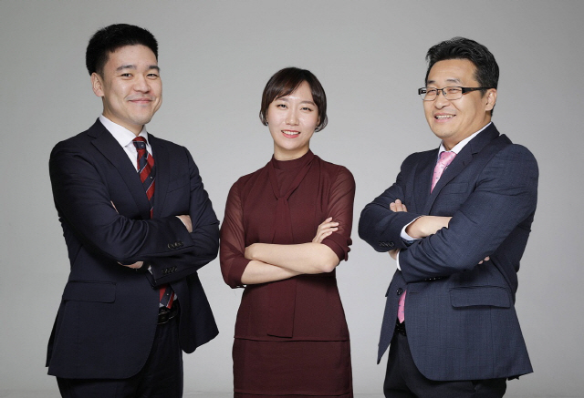 리걸인사이트 창업멤버인 황서형(왼쪽부터), 채민성, 정재훈 변호사가 포즈를 취하고 있다. /사진제공=리걸인사이트