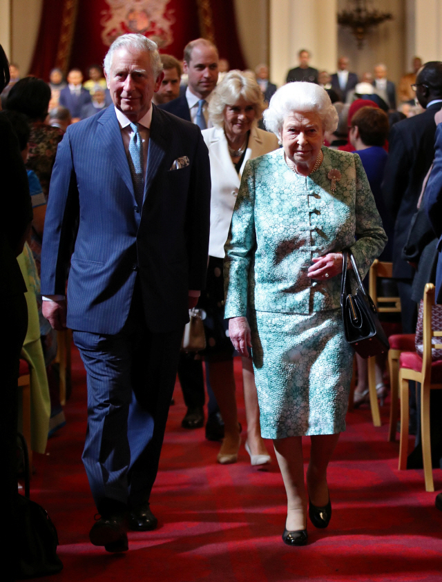 영국 엘리자베스 2세 여왕(오른쪽)과 찰스 왕세자/로이터연합뉴스