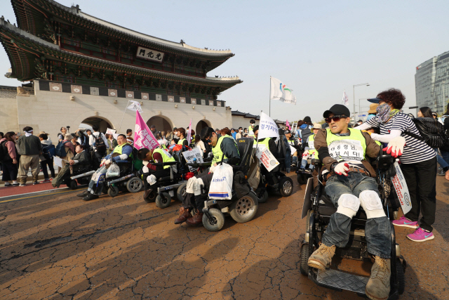 '장애인차별' 진정 매년 1,000건…시설·교통불편 호소