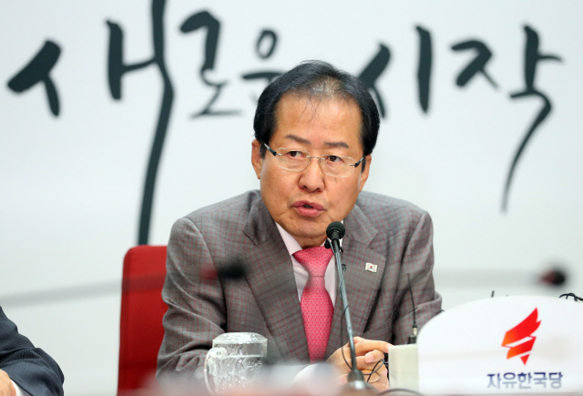 홍준표 자유한국당 대표가 23일 오후 서울 여의도 당사에서 열린 기자회견에서 발언하고 있다. / 연합뉴스