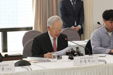 손경식 한국경영자총협회 회장이 26일 서울 세종대로 프레스센터에서 열린 기자간담회에서 발언하고 있다. /사진제공=경총