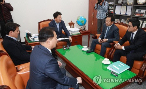 與'재벌권력 견제' VS 野'투기자본에 유출'...정쟁도구 된 상법개정안