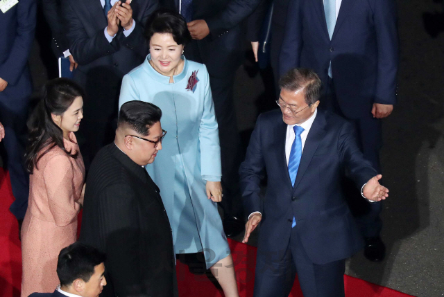 [사진으로 본 남북정상회담] 손 맞잡은 남북…미래 향한 큰걸음 내딛다