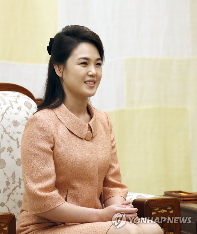 리설주, 북한 최고 패셔니스타 면모…봄 향기 물씬 ‘세련미’ 돋보여