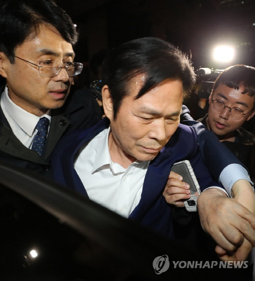 ‘신도 성폭행’ 이재록 목사, 12시간 조사 후 귀가…혐의 전면 부인