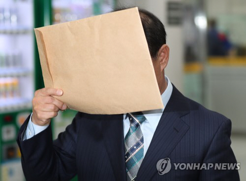 ‘채동욱 혼외자 정보 유출’ 서초구청 간부 구속…“범죄사실 소명”