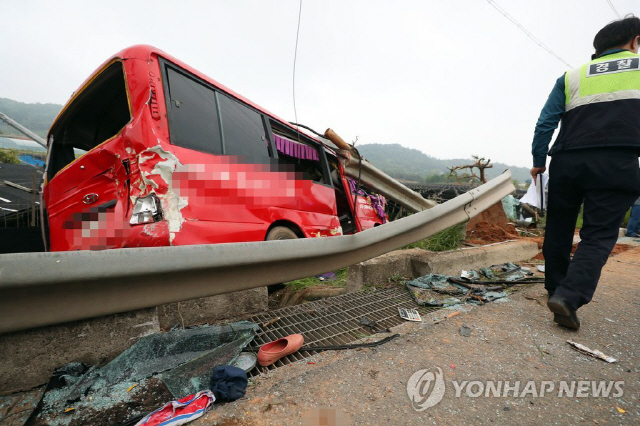 영양버스사고, 사망 8명으로 늘어 (속보)