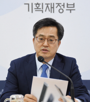 김동연 경제부총리 출입기자간담회      (서울=연합뉴스) 김동연 경제부총리 겸 기획재정부 장관이 2일 오후 정부세종청사 기자실에서 열린 출입기자간담회에서 발언하고 있다. 2018.5.2 [기획재정부 제공=연합뉴스]      photo@yna.co.kr  (끝)      <저작권자(c) 연합뉴스, 무단 전재-재배포 금지>