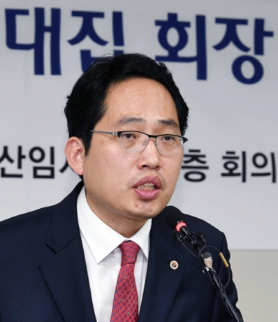 최대집 대한의사협회 회장이 2일 취임사를 통해 문재인 케어 저지 방침을 재확인하고 있다. /사진제공=대한의사협회