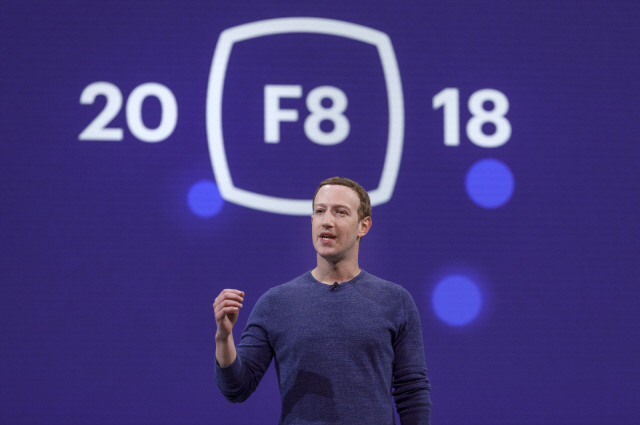 마크 저커버그 페이스북 CEO가 1일(현지시간) 미국 캘리포니아주 새너제이에서 열린 연례개발자회의(F8)에서 기조 연설을 하고 있다. /페이스북 뉴스룸