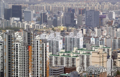 양도소득세 중과 시행 이후 서울 아파트 가격 상승률이 급감했다. 사진은 서울 강남구 일대 아파트 모습./연합뉴스