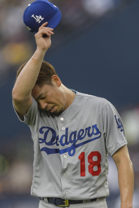 불펜진의 난조로 승리를 날린 로스앤젤레스 다저스의 선발 투수 마에다 겐타./AFP연합뉴스